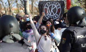 07/04/2021.-. Vecinos de Vallecas convocan dos concentraciones en contra del acto de presentación de la candidatura de Rocío Monasterio, para las próximas elecciones en la Comunidad de Madrid, junto al líder de VOX, Santiago Abascal, este miércoles en el