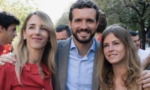 De izquierda a derecha: la exportavoz del PP en el Congreso, Cayetana Álvarez de Toledo, el presidente nacional, Pablo Casado, y la diputada vasca Beatriz Fanjul.