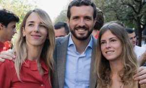 De izquierda a derecha: la exportavoz del PP en el Congreso, Cayetana Álvarez de Toledo, el presidente nacional, Pablo Casado, y la diputada vasca Beatriz Fanjul.