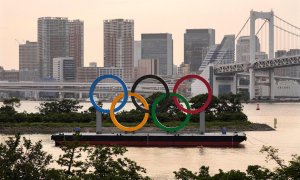 Los anillos de los Juegos Olímpicos en Tokio.