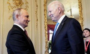 El Presidente de los Estados Unidos, Joe Biden, y el Presidente de Rusia, Vladimir Putin, durante la cumbre en Ginebra.