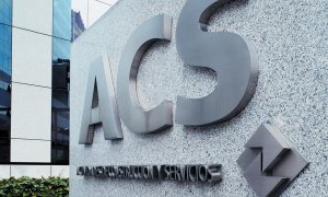 El logo de la constructora ACS, a la entrada de su sede en Madrid.