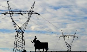 Los hogares vulnerables españoles son los más castigados de Europa por la subida de la luz: pagan un 55% más que hace seis meses