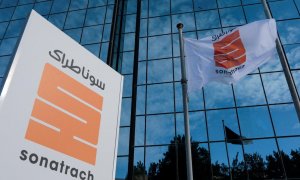 El logotipo de la empresa estatal de energía Sonatrach en la sede en Argel, Argelia, el 25 de noviembre de 2019.