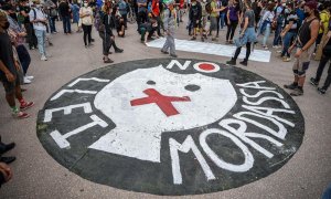 05/06/2021.- Imagen de archivo de una concentración contra la 'ley Mordaza' en la Plaza del Ayuntamiento de València. Jorge Gil / Europa Press