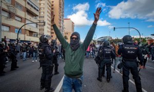 Los trabajadores del sector del metal se manifiestan por las calles de Cádiz durante la octava jornada de huelga en la que han participado unas 5.000 personas a 23 de noviembre de 2021.