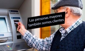 "Yo sé que soy un inútil, pero no tengo la culpa": las palabras de una persona mayor que muestran los problemas que sufren para operar en los bancos