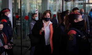 La alcaldesa de Barcelona, Ada Colau, sale tras declarar por presuntas irregularidades municipales, en la Ciutat de la Justicia, a 4 de marzo de 2022, en Barcelona.