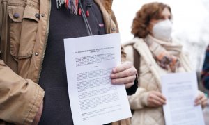 (20/01/2022) El coordinador de Alianza Verde y diputado de Unidas Podemos en el Congreso, Juantxo López de Uralde, sostiene la denuncia.