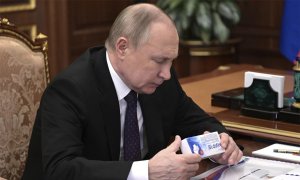 15/03/2022-El presidente ruso Vladimir Putin en una reunión en el Kremlin de Moscú este martes 15 de marzo