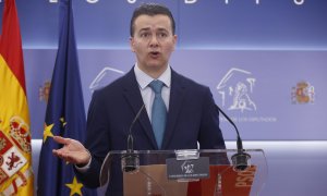 05/04/2022.- El portavoz del PSOE, Héctor Gómez, en rueda de prensa con motivo la reunión de la Junta de Portavoces este martes en el Congreso de los Diputados. EFE/ Juan Carlos Hidalgo