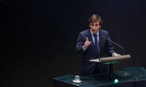 El alcalde de Madrid, José Luis Martínez-Almeida, interviene en una sesión plenaria en el Ayuntamiento de Madrid, en el Palacio de Cibeles, a 29 de marzo de 2022.