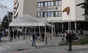 Vista de la entrada de los Juzgados de Madrid en Plaza Castilla, a 8 de abril de 2022, en Madrid.