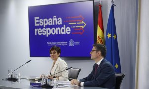 El ministro de la Presidencia, Relaciones con las Cortes y Memoria Democrática, Félix Bolaños, y la ministra de Política Territorial y portavoz del Gobierno, Isabel Rodríguez, durante la rueda de prensa posterior a la reunión del Consejo de Ministros cele