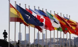 - Banderas de los países asistentes a la cumbre de la OTAN que se celebra hasta el jueves en la capital de España, este martes 28 de junio de 2022 en el aeropuerto Adolfo Suárez Madrid-Barajas.
