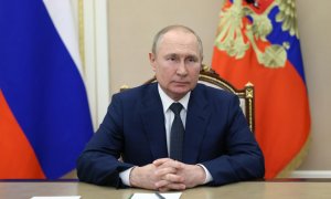 01/07/2022 - El presidente ruso Vladimir Putin pronuncia un discurso por teleconferencia ante los participantes del IX Foro de Regiones de Rusia y Bielorrusia en Moscú, el 1 de julio de 2022.