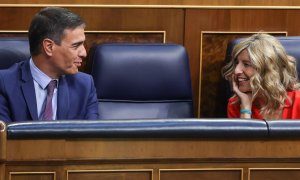 El presidente del Gobierno, Pedro Sánchez conversa con la vicepresidenta segunda, Yolanda Díaz durante el Debate sobre el estado de la Nación este jueves 14 de julio de 2022 en el Congreso.