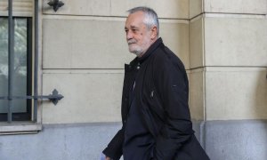 Salida de la Audiencia Provincial del ex-presidente de la Junta de Andalucía, José Antonio Griñan. En Sevilla, a 19 de noviembre del 2019.