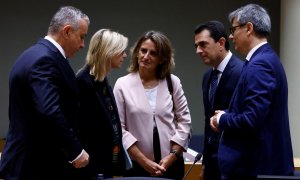 La ministra para la Transición Ecológica de España, Teresa Ribera, junto a sus homólogos europeos en una reunión de emergencia por la crisis energética europea el viernes 9 de septiembre.