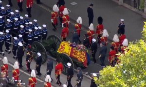 Reino Unido hace la mayor demostración de solemnidad, pompa y boato en honor a Isabel II