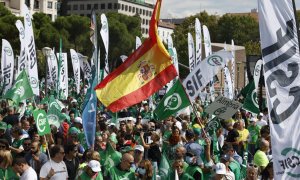 Un momento de la manifestación convocada por CSIF en Madrid, para exigir una subida salarial justa y una jubilación digna, además de mostrar su rechazo al empobrecimiento social y al deterioro de los servicios públicos.