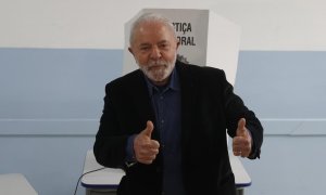 Lula votando