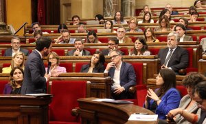 El president de la Generalitat, Pere Aragonès, responent al president del grup parlamentari de Junts, Albert Batet, a la sessió de control.