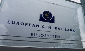El logo del BCE la entrada de su sede en Fráncfort. REUTERS/Wolfgang Rattay