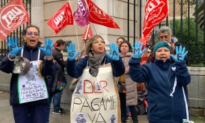 Las trabajadoras de limpieza de la Biblioteca Nacional llevan tres meses sin cobrar: "No tengo ni para comer"