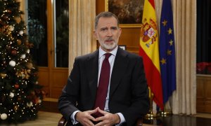 El rey Felipe VI pronuncia su tradicional discurso de Nochebuena, en el Palacio de la Zarzuela.