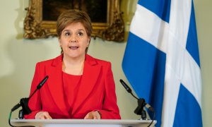 Nicola Sturgeon, ministra principal de Escocia,  dimite del cargo en una rueda de prensa en Edimburgo a 15 de febrero de 2023