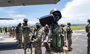 Un grupo de militares sudaneses desplegados en el Aeropuerto Internacional de Goma, en el este de la República Democrática del Congo, a 2 de abril de 2023.