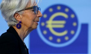 La presidenta del Banco Central Europeo, Christine Lagarde, habla con los reporteros después de la reunión de política monetaria del Consejo de Gobierno, en Frankfurt, el 4 de mayo de 2023.