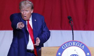 10/06/2023 - El expresidente de los Estados Unidos y candidato presidencial republicano, Donald Trump, reacciona después de hablar en la Convención Estatal del Partido Republicano de Georgia en el Columbus Convention and Trade Center, a 10 de junio.