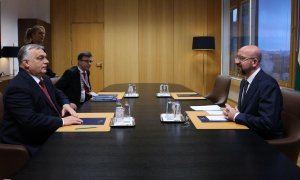 El presidente del Consejo Europeo, Charles Michel se reúne con el primer ministro húngaro, Viktor Orban, en Bruselas, a 13 de diciembre de 2023.