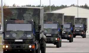 Foto de archivo de varios vehículos militares de la OTAN en Polonia.