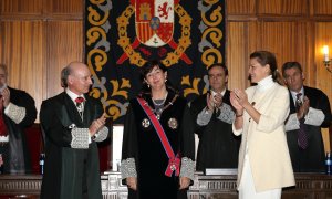 Concepción Esquejel y María Dolores de Cospedal en el acto de imposición de la Gran Cruz de San Raimundo de Peñafort. CGPJ