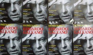 Carteles del homenaje al escritor uruguayo Eduardo Galeano en La Tabacalera de Madrid. / HENRIQUE MARIÑO