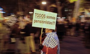 Unas mujer pensionista en una manifestación contra la austeridad en Madrid AFP / Pedro Armestre