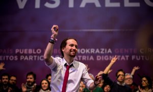 El líder de Podemos, Pablo Iglesias, en el escenario tras la proclamación de los resultados en las votaciones de la Asamblea Ciudadana Estatal de Vistalegre II. JAIRO VARGAS