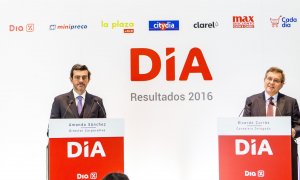 El consejero delegado del grupo DIA, Amando Sánchez (d), y el director corporativo, Ricardo Currás. E.P.