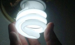 El precio de la luz se ha encarecido progresivamente desde 2001. EFE