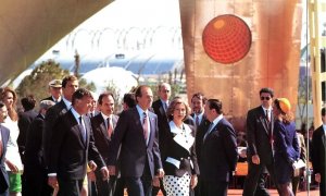 Los reyes, junto a Felipe González y Manuel Chaves en la inauguración de la Expo 92, hoy hace 25 años.