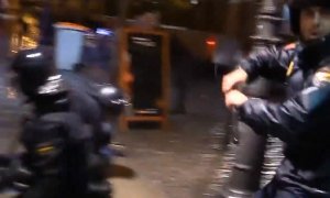 Agentes antidisturbios cargan contra reporteros en el Jaque al Rey de marzo de 2012.- FRAGMENTO VÍDEO COMISIÓN LEGAL SOL
