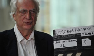 El cineasta Bertrand Tavernier en un rodaje