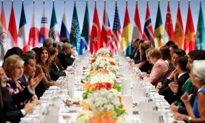 Los líderes del G20, durante la cena oficial en Hamburgo. /REUTERS