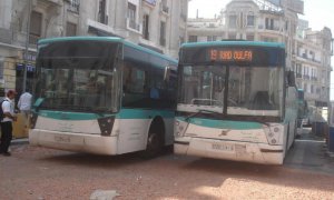Imagen de dos buses del servicio M'dina Bus en Casablanca. WIKIPEDIA