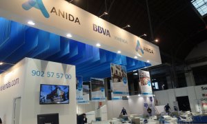 Stand de Anida en una feria inmobiliaria.