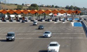 Peajes de la autopista AP-7, operada por Abertis, cerca de Barcelona. REUTERS