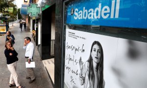 Una sucursal del Banco Sabadell en Barcelona. REUTERS